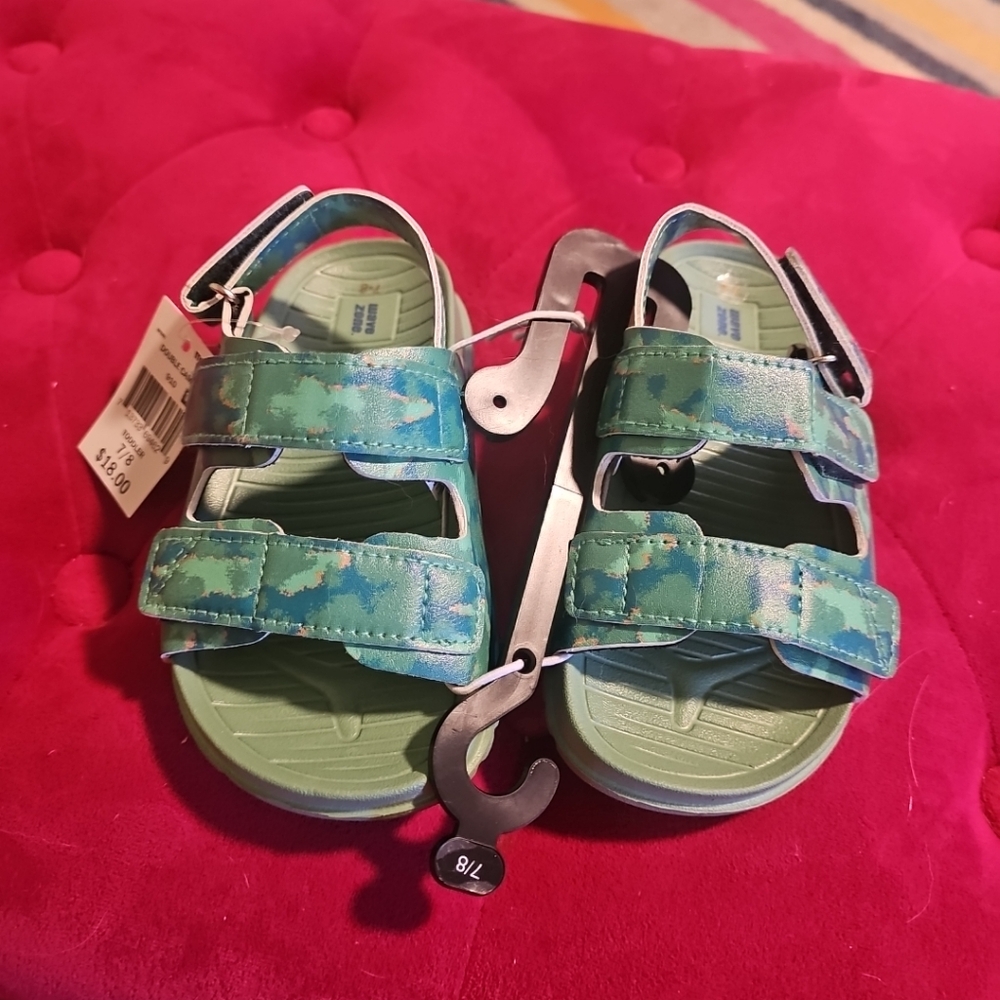 NWT Wave Zone Green Double Camo Sandals Toddler Size 7/8 Boy Or Girl
